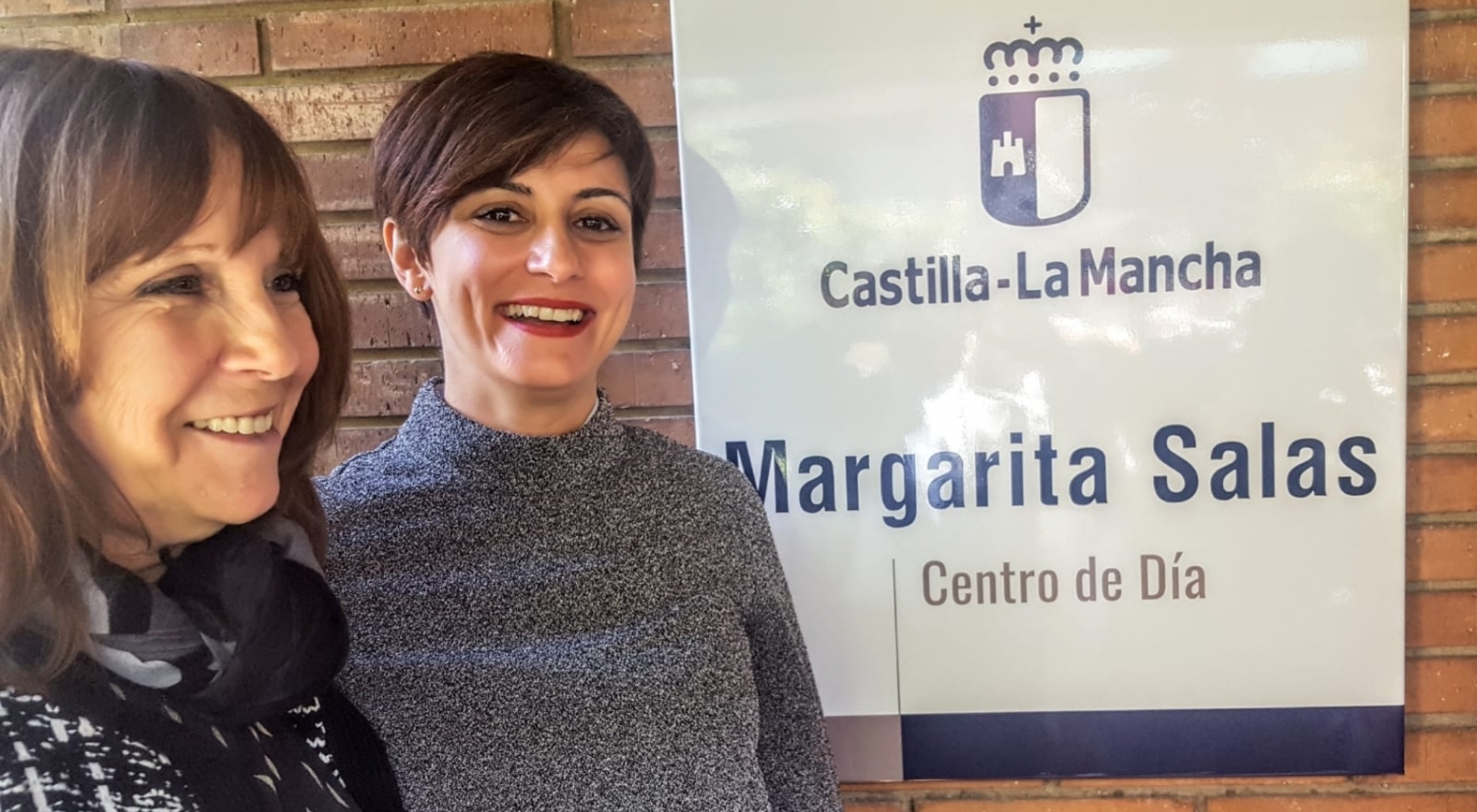 La alcaldesa de Puertollano Isabel Rodriguez y la Delegada provincial de Bienestar Social Manuela González-Horcajo